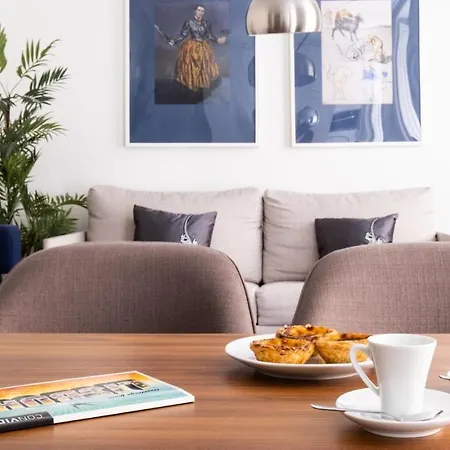 Plum Guide - Navy Wheel Apartment Lisbon